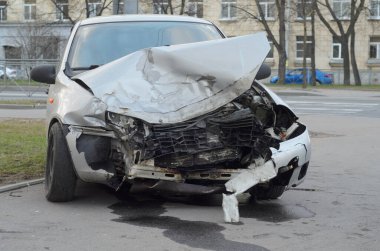 Araba bir kazadan sonra yok oldu..