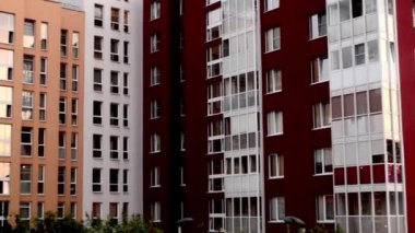Modern renkli apartman, yakın plan..