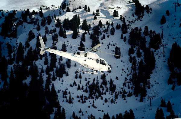 Mountain rescue helicopter in flight — Stock Photo, Image