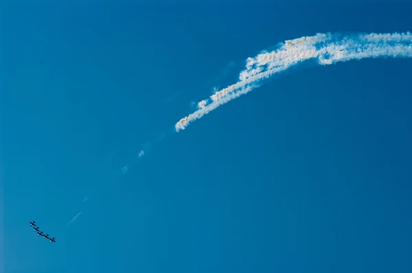 Rauch Erfüllte Himmel Einer Aufregenden Flugshow — Stockfoto