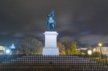 Square du Vert-Galant, Kral Iv..