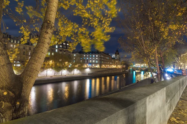 Seine, Paris, France — стоковое фото