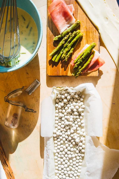 Préparation Étape Par Étape Recette Une Tarte Aux Asperges Mouchetures — Photo