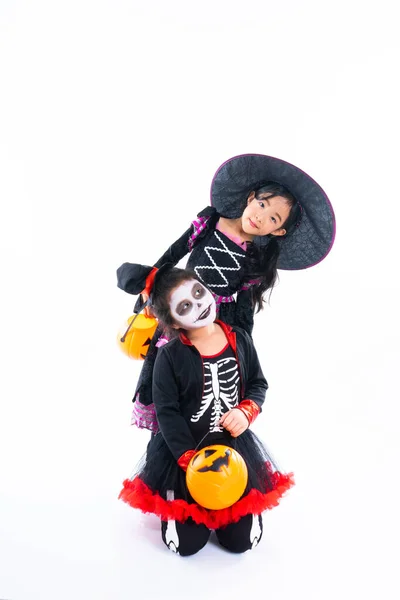 Porträtt Par Små Flickor Halloween Och Karneval Kostym Isolerad Vit — Stockfoto