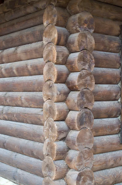 Bloqueo natural de una pared de troncos — Foto de Stock