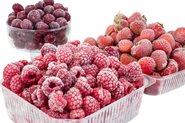 Frysta jordgubbar, körsbär och hallon — Stockfoto