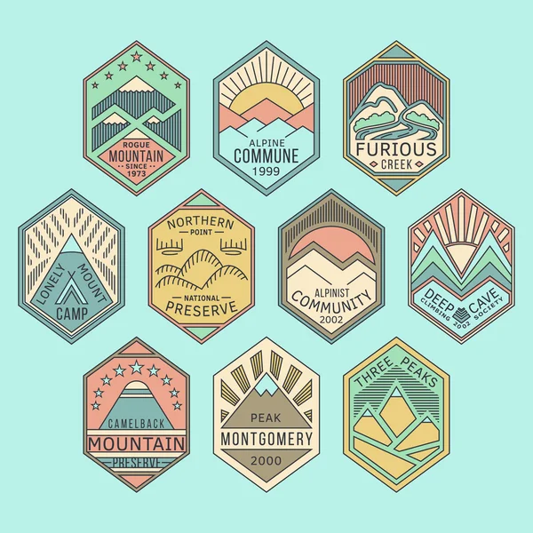 Insignias de montaña lineal 1color — Vector de stock