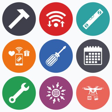 tornavida ve kabarcık seviyesi, çekiç.