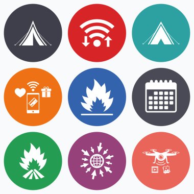 Turist kamp çadır işaretler. Yangın alev simgeler.