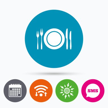 Tabak çanak çatal ile ve bıçaklar.