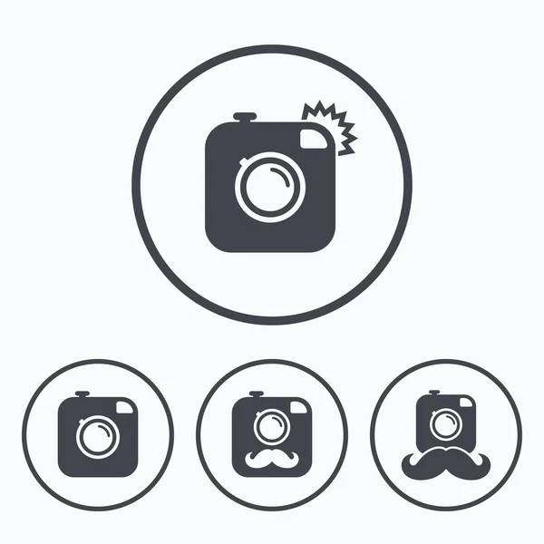 Hipster fotocamera met snor pictogrammen. — Stockvector