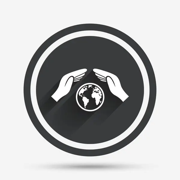 Wereldwijd verzekering teken. Handen beschermen dekking. — Stockvector