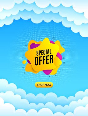 Özel teklif, sıvı şekilli. Mesaj içeren bulutlu gökyüzü arkaplanı. İndirim etiketi afişi. İndirim kuponu ikonu. En iyi reklam kuponu bulut afişi. Özel teklif rozet şekli. Vektör