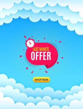 Son dakika çıkartması. Mesaj içeren bulutlu gökyüzü arkaplanı. Sohbet baloncuğu ikonu. Özel anlaşma etiketi. En iyi reklam kuponu bulut afişi. Son dakika rozet şekli. Mavi gökyüzü arka planı. Vektör