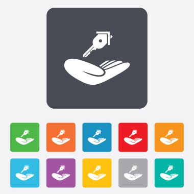 Ev sigorta işareti. Ev anahtar simgesi el tutar