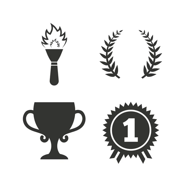 Primer lugar iconos taza de premio — Vector de stock