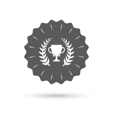 İlk Kupası Ödülü simgesi yerleştir.