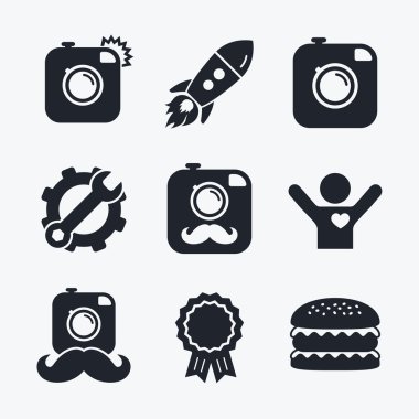 yenilikçi fotoğraf makinesi ile bıyık kutsal kişilerin resmi.