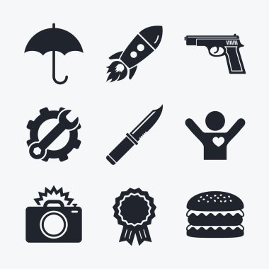 Silah silah. Bıçak, şemsiye ve kamera.