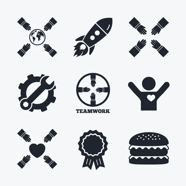 Iconos de trabajo en equipo. Ayuda Manos símbolos . — Vector de stock
