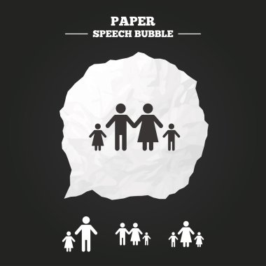 İki çocuk işareti ile aile.