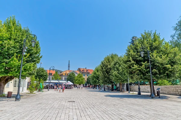 Cetinje Dvorski vierkante promenade — Stockfoto