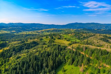Karadağ dağlar helikopter havadan görünümü