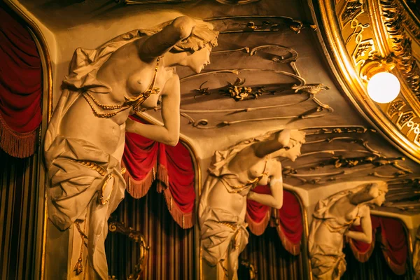 Croatian National Theatre sculptures — Stock Photo, Image