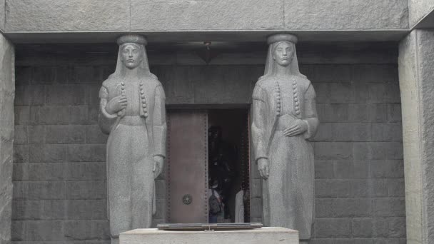 Ingången till NJEGOS mausoleum — Stockvideo