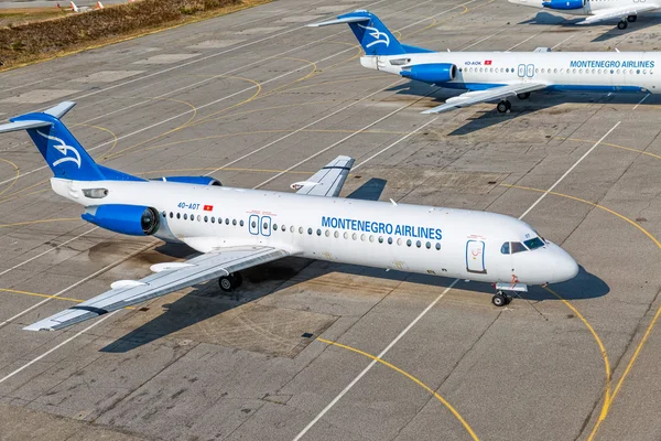 Passenger planes in Podgorica — Stock Photo, Image