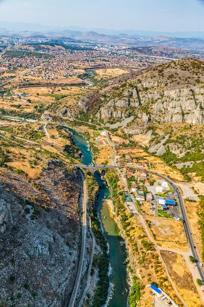 Moraca Nehri Üzerindeki Köprü - ani — Stok fotoğraf