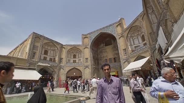 Eingang zum Gheisari-Basar in Isfahan — Stockvideo
