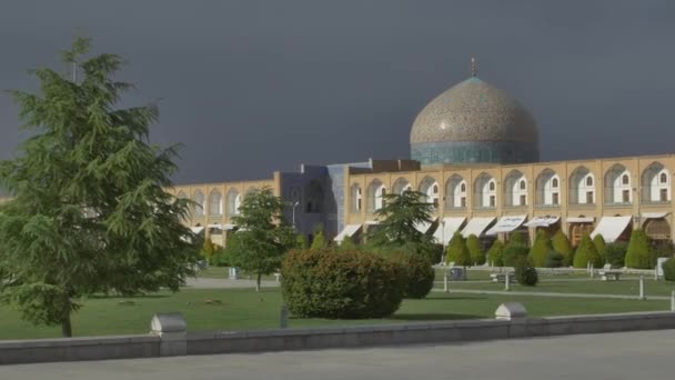 Lotfollah moskee Isfahan voordat de regen — Stockvideo
