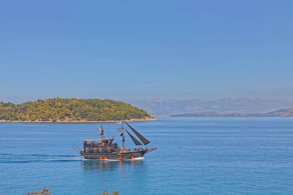 Tourist boat sightseeing in Corfu town Greece — Stock Photo, Image