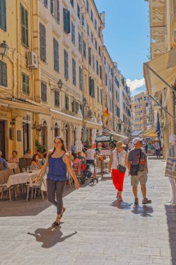 Eski şehir merkezi Korfu Yunanistan 'da güneşli bir gün