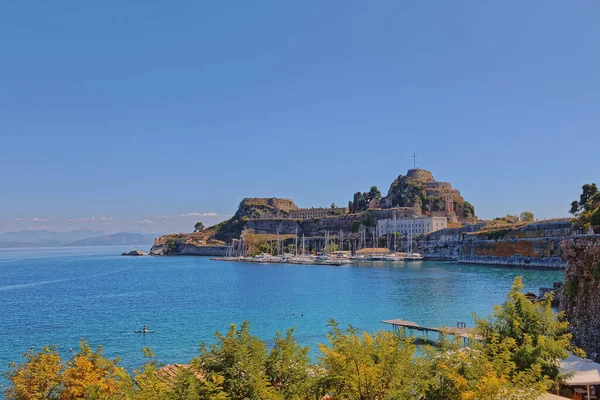 Korfu kasabası Yunanistan 'daki eski Venedik kalesi — Stok fotoğraf