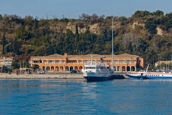 Oude gebouw van de havenautoriteit van Korfoe in Griekenland — Stockfoto