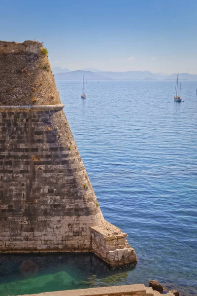 Vecchio passaggio fortezza veneziana nella città di Corfù Grecia — Foto Stock