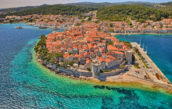 Foto aérea de la antigua ciudad medieval como centro de Korcula — Foto de Stock