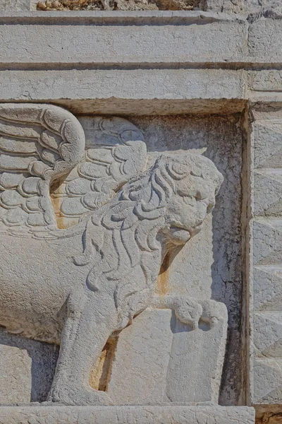 Lion of Saint Mark New fortress wall detail in Corfu Greece — Stock Photo, Image