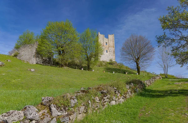 Remains of the fort Sokolac in Brinje — Stock Photo, Image