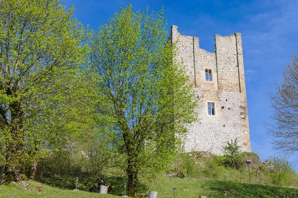 Restos do forte Sokolac em Brinje — Fotografia de Stock