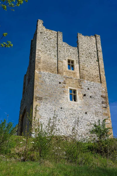 Kvarlevor av fortet Sokolac i Brinje — Stockfoto