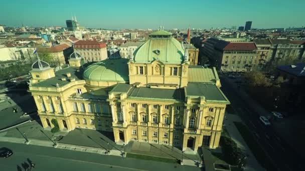 Teatro nacional croata em Zagreb - aéreo — Vídeo de Stock