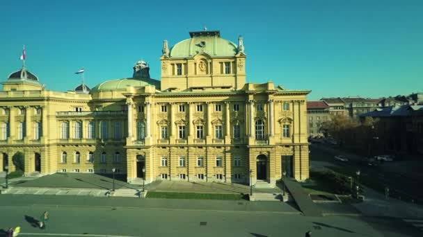 Teatro nacional croata em Zagreb - aéreo — Vídeo de Stock