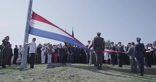 Levantamiento de bandera de punto — Vídeos de Stock