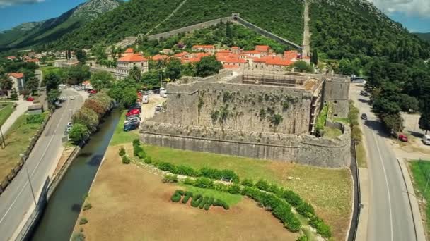 Luftaufnahme der mittelalterlichen Stadt Ston — Stockvideo