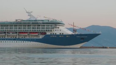 Tui Marella Keşif gemisi Korfu Yunanistan limanına demir attı