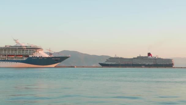 Tui Marella Discovery and Queen Victoria cruise anchored in the port of Corfu — Stock Video