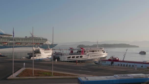 Порт Корфу в Греции рано утром — стоковое видео
